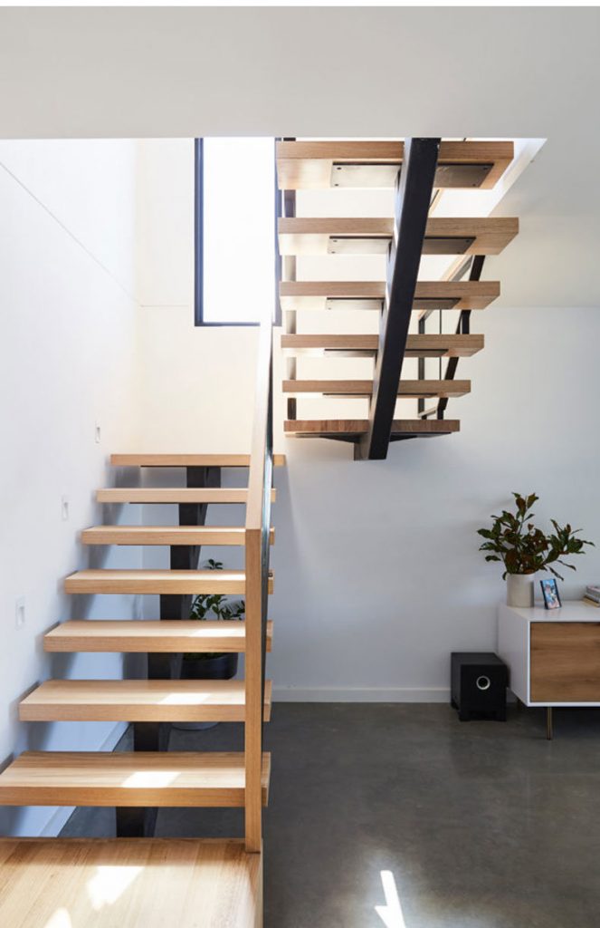 Thiết kế cầu thang đẹp giúp tăng tính thẩm mỹ và tối ưu hóa không gian trong ngôi nhà của bạn. Thông qua ảnh liên quan này, bạn có thể thấy được các phong cách thiết kế cầu thang đẹp và những gợi ý thiết kế từ các chuyên gia nổi tiếng trong lĩnh vực xây dựng và thiết kế nội thất.