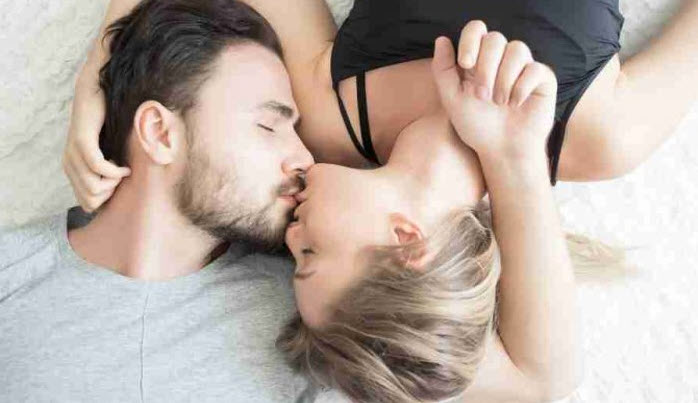 nằm mơ thấy quan hệ với người lạ