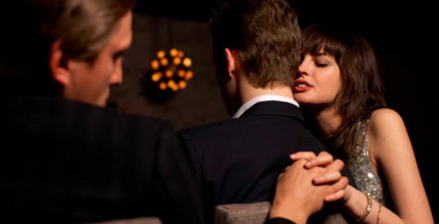 nằm mơ thấy quan hệ với người lạ