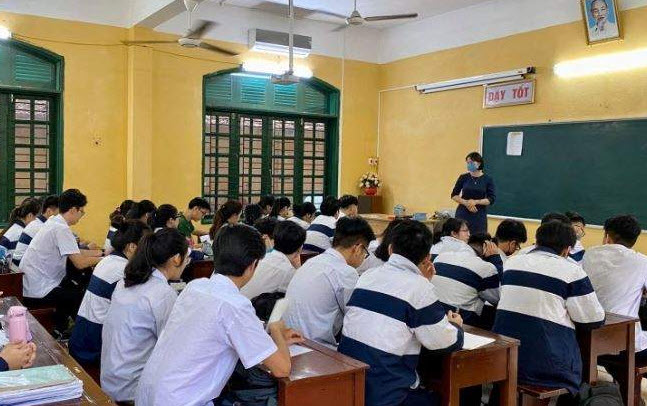 nằm mơ thấy bạn học cũ