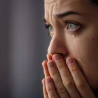 nằm mơ thấy mình khóc