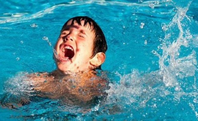 nằm mơ thấy người chết đuối