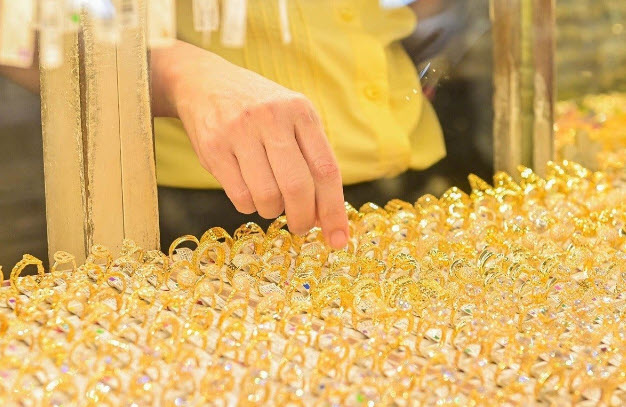 nằm mơ thấy người khác cho vàng