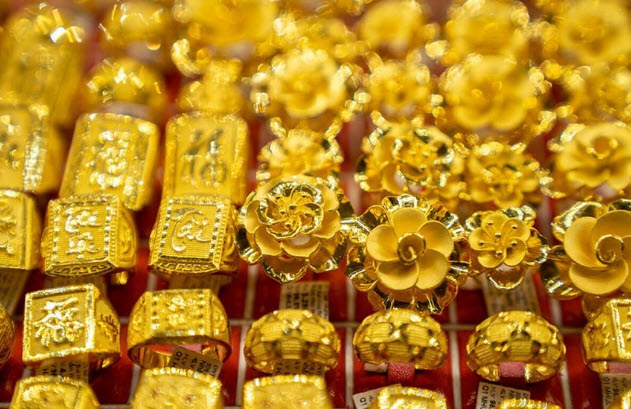 nằm mơ thấy người khác cho vàng