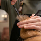 nằm mơ thấy người khác cắt tóc mình